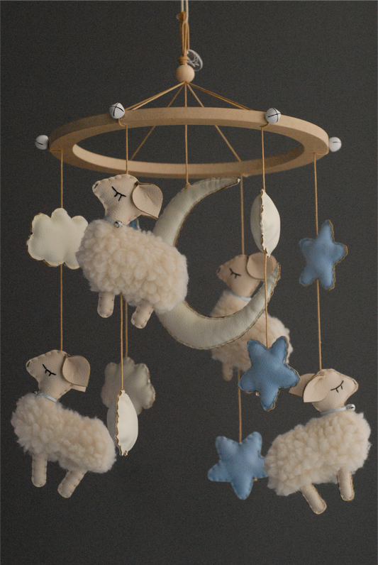 Móvil "Las cuatro Ovejitas y la Luna" Niño