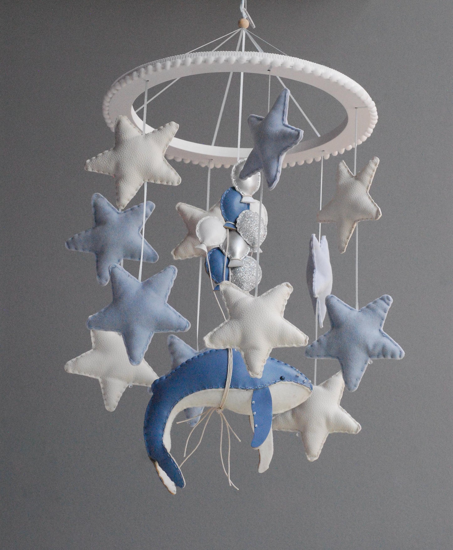 Móvil "Lucía entre globos y estrellas"