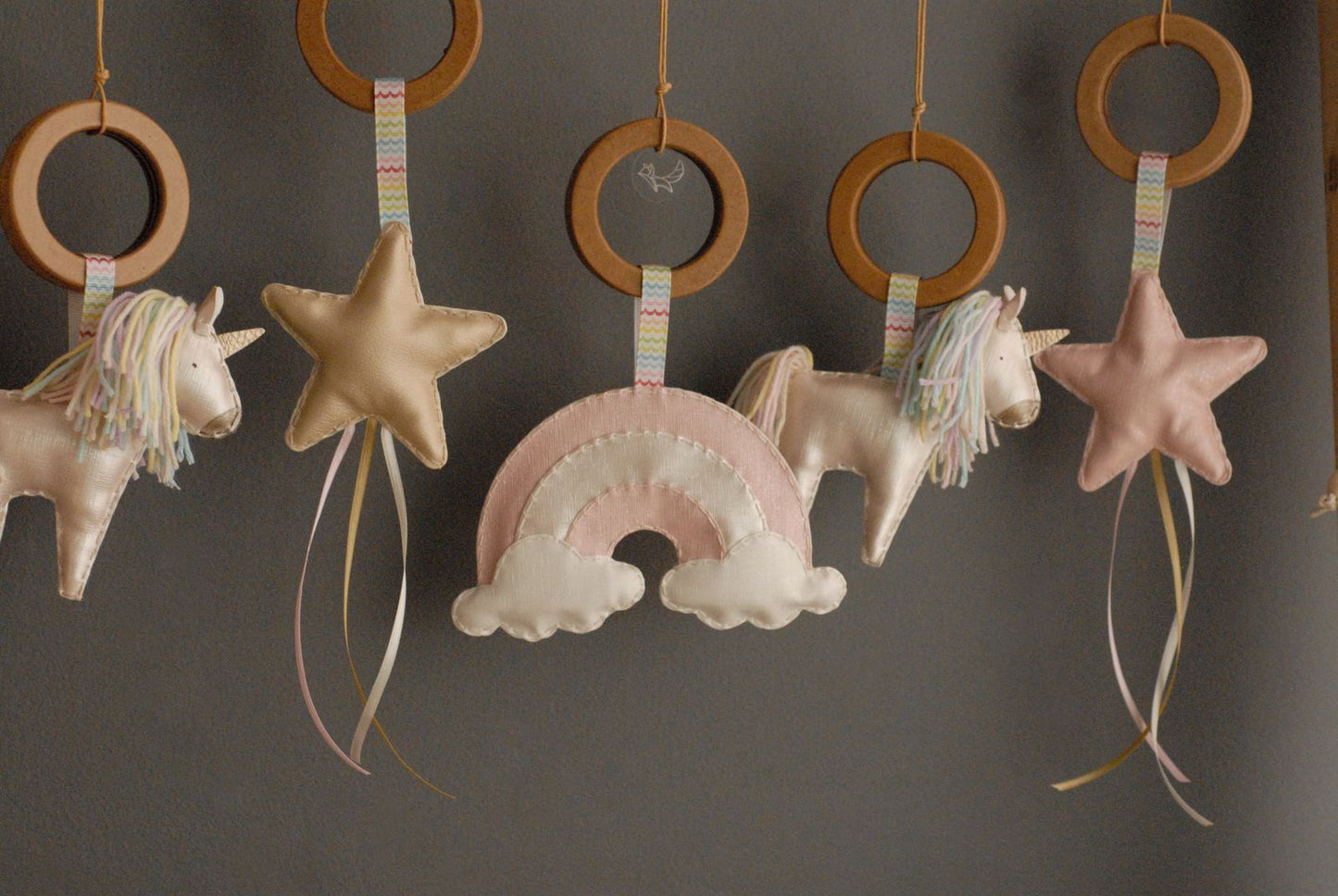 Gimnasio de unicornios (No incluye Playmat)